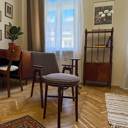 Aesthetic Near Main Square דירה לבוב