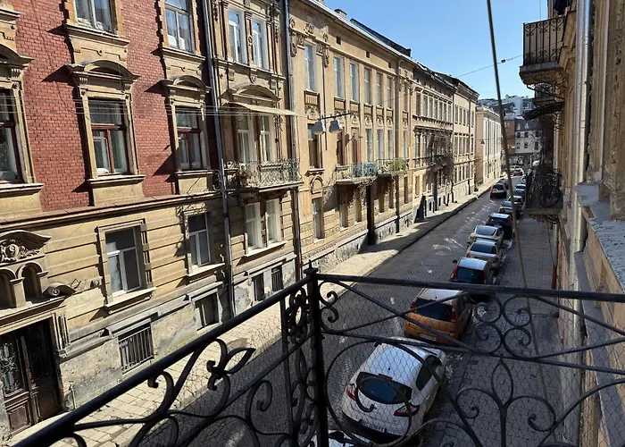 Aesthetic Near Main Square * Λβιβ