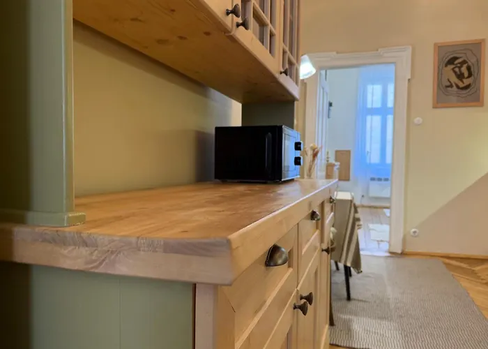 Aesthetic Near Main Square Λβιβ